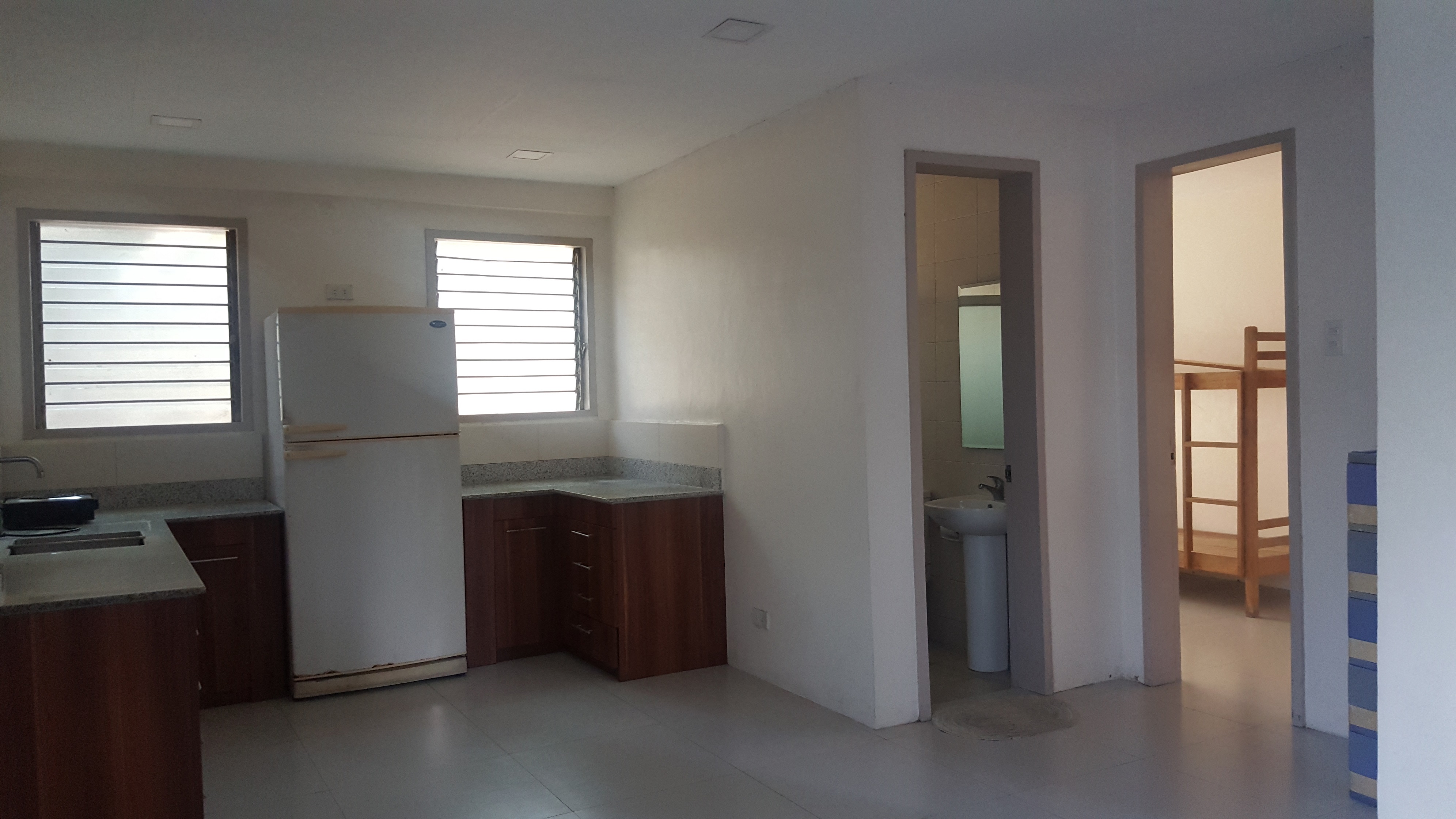 semi-furnished-5-bedrooms-house-in-capitol-cebu-city