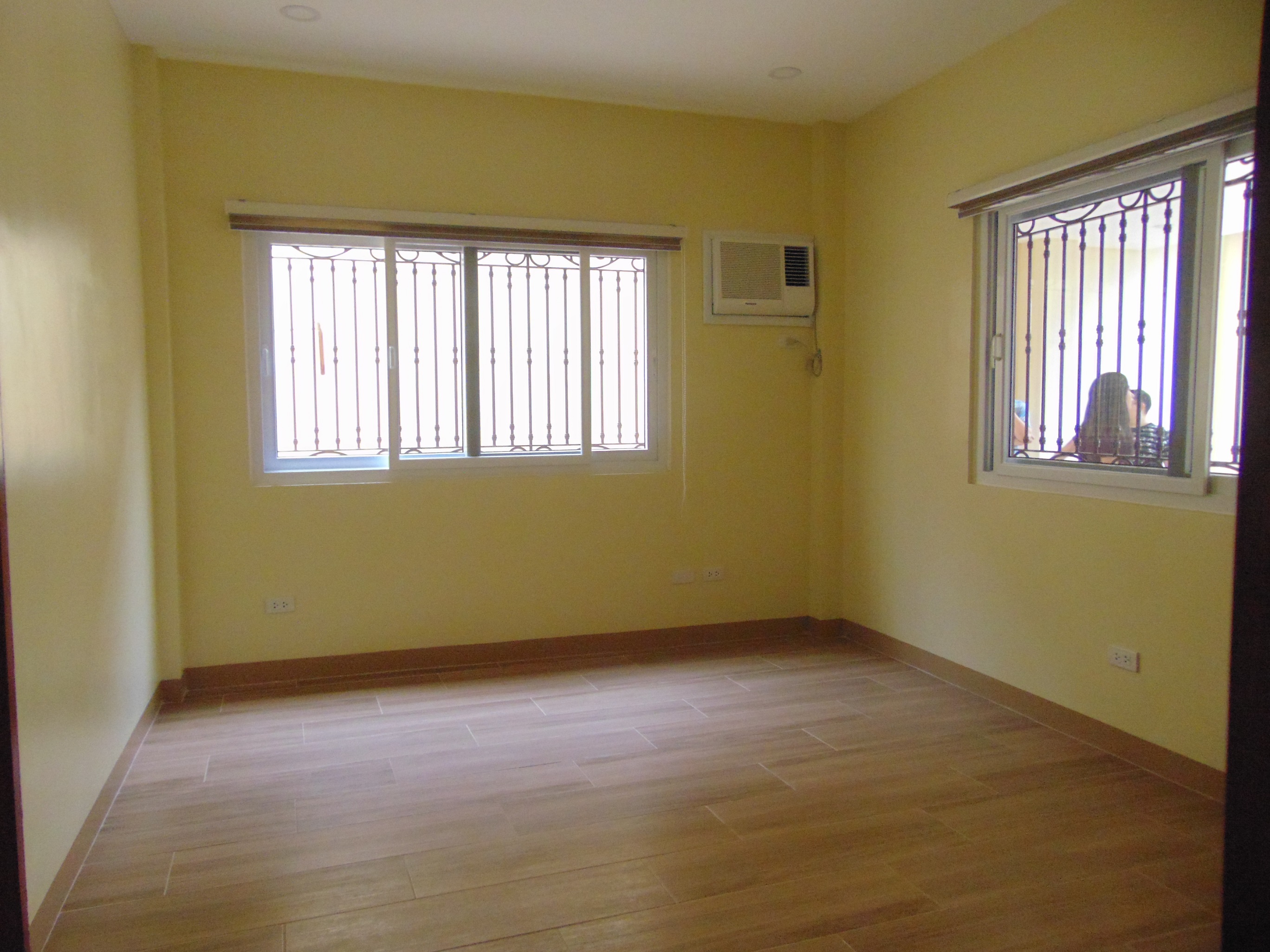5-bedrooms-semi-furnished-duplex-house-located-in-mabolo