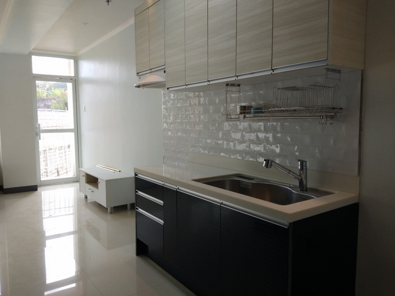 studio-type-semi-furnished-condominium-near-usc-talamban
