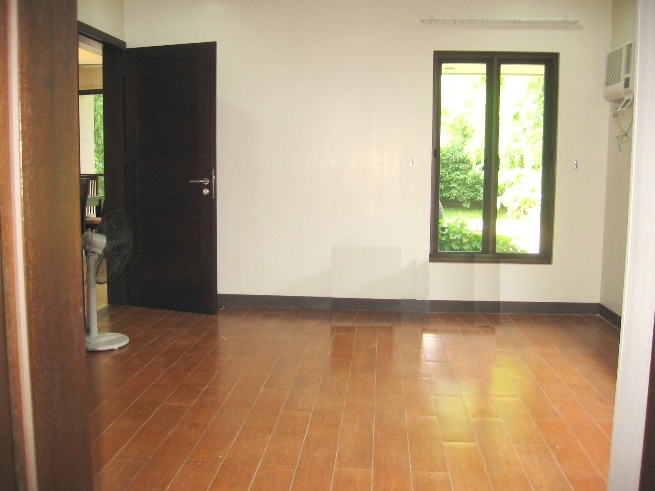 4-bedroom-spacious-and-semi-furnished-house-in-banilad-cebu-city-cebu