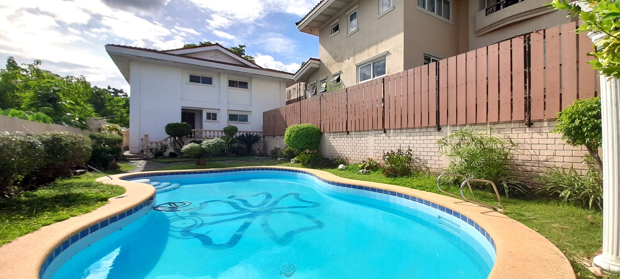 4-bedroom-house-with-swimming-pool-in-banilad-cebu-city-cebu