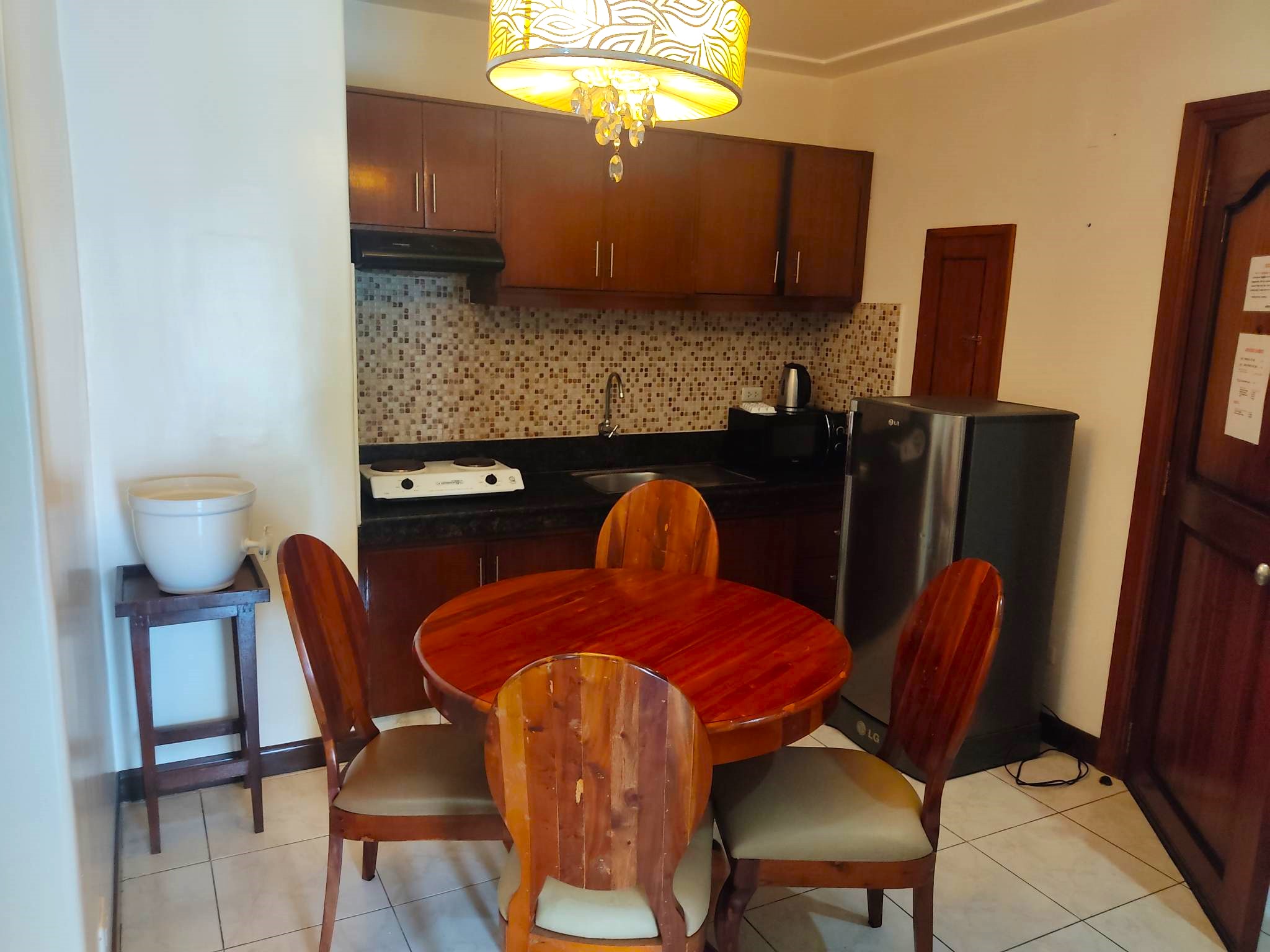 2-bedroom-fully-furnished-apartment-with-wifi-located-near-ayala-cebu-city