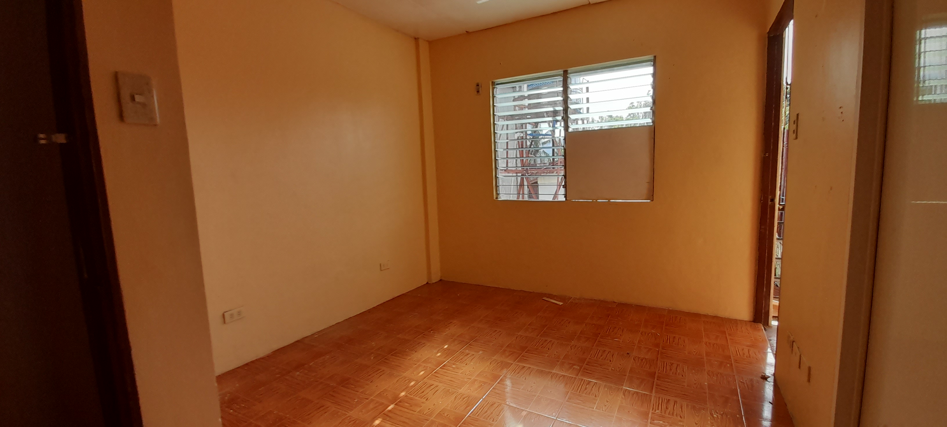 4-bedroom-unfurnished-apartment-can-be-staff-house-or-office-use-in-mandaue-city