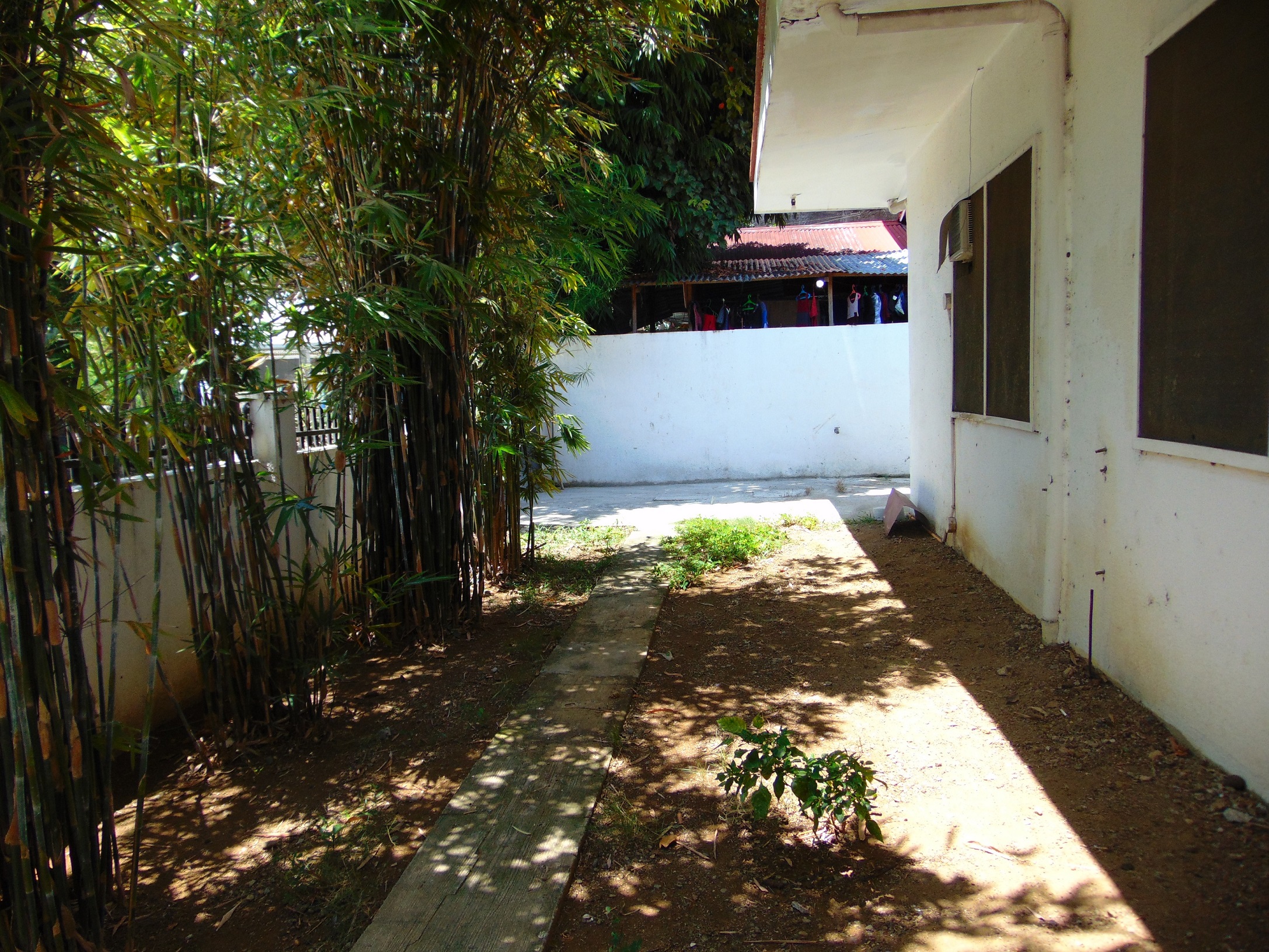 semi-furnished-bungalow-house-in-banilad-cebu-city