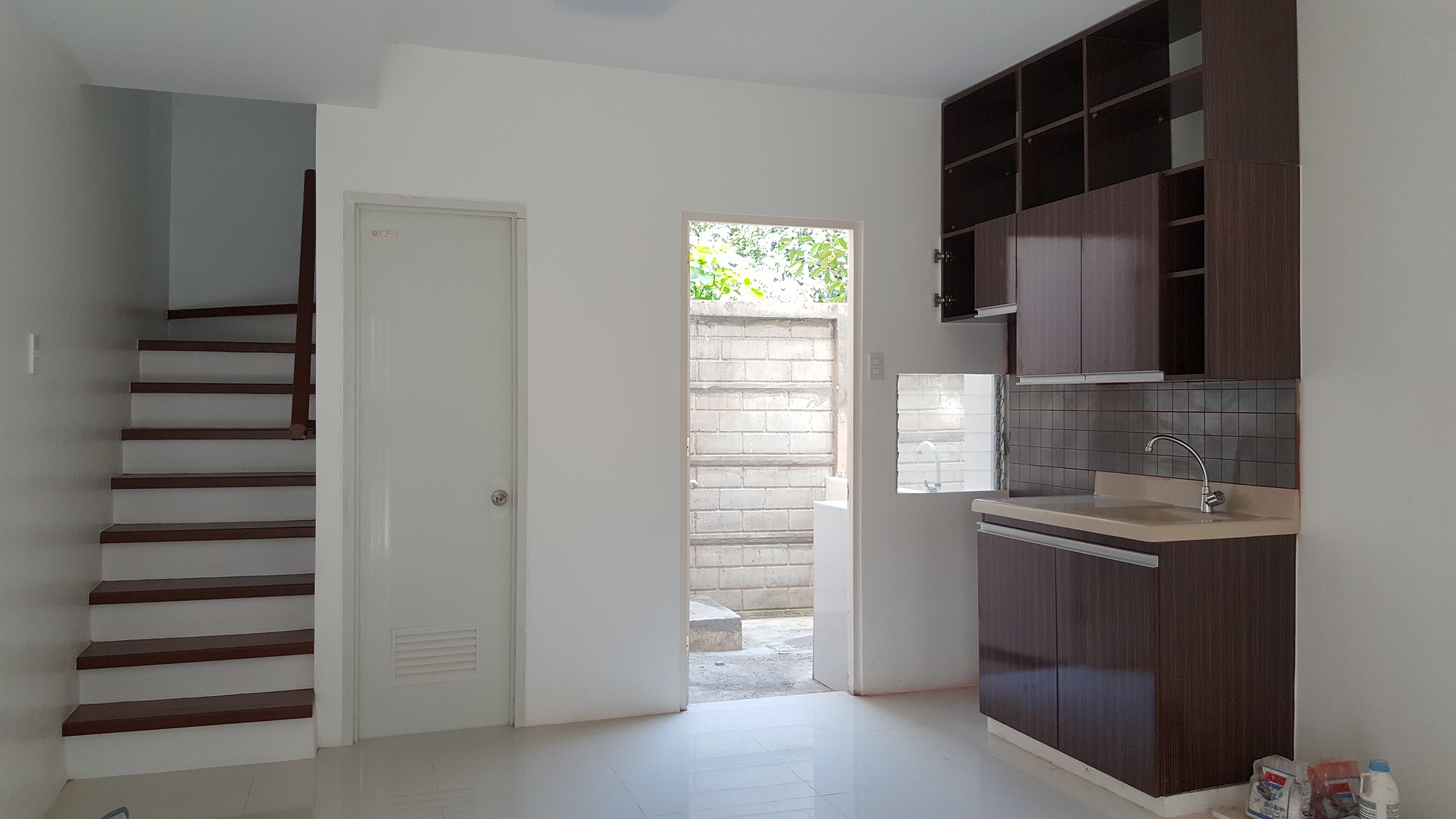 2-bedrooms-townhouse-located-in-peace-valley-lahug-cebu-city