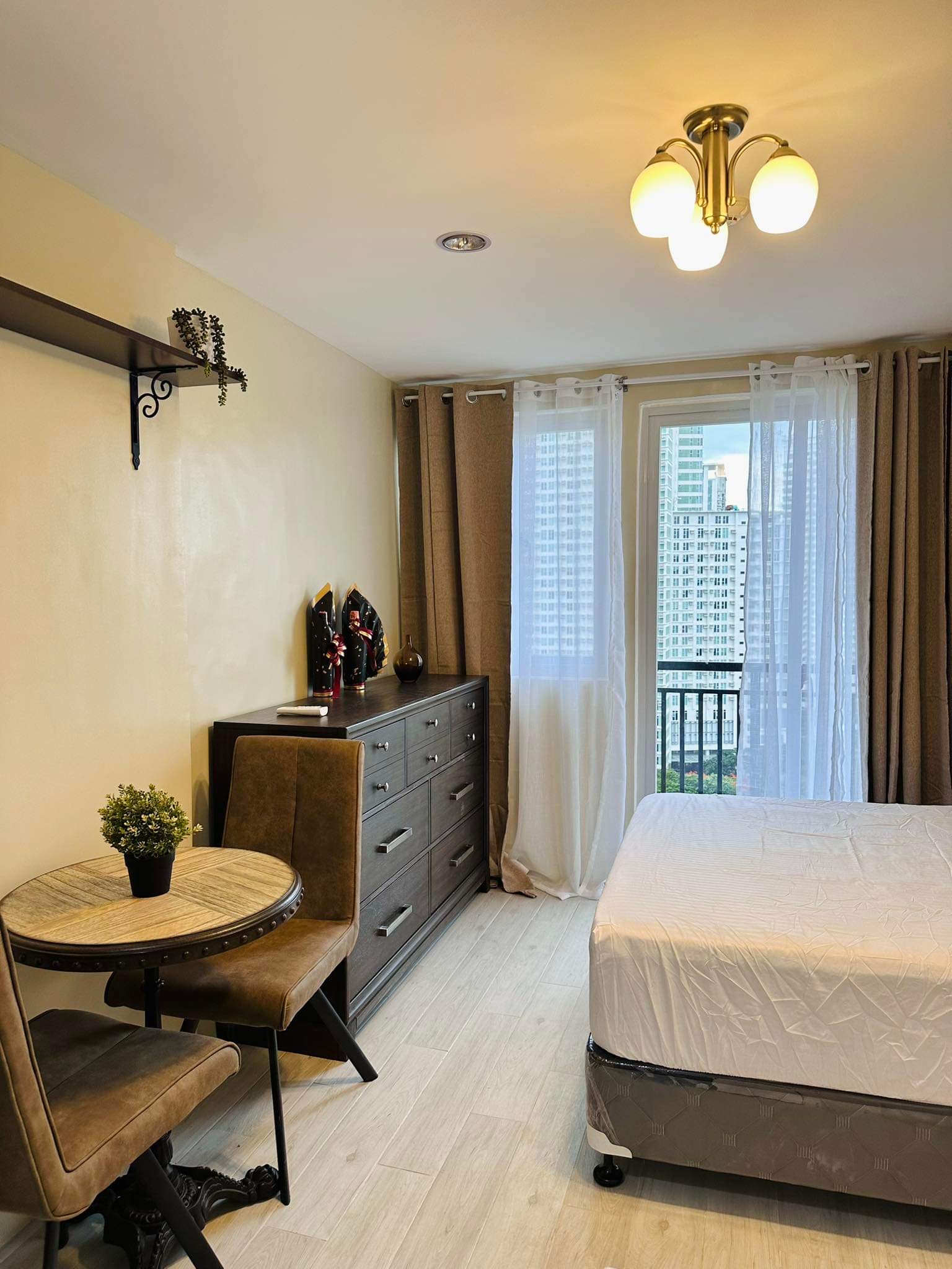 furnished-studio-in-cityscaped-grand-tower-archbishop-reyes-cebu-city
